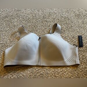 NWT Victoria’s Secret sports bra size 42C